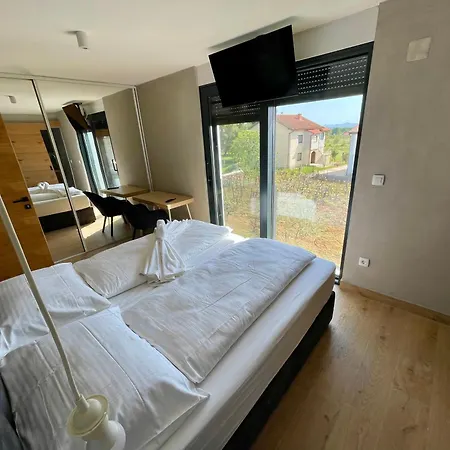 Homestay V, Jacuzzi Sea View With A French Balcony, Private Bathroom, Shared Kitchen, Living And Garden With Heated Pool, Privlaka, Zadar Privlaka (Zadar)